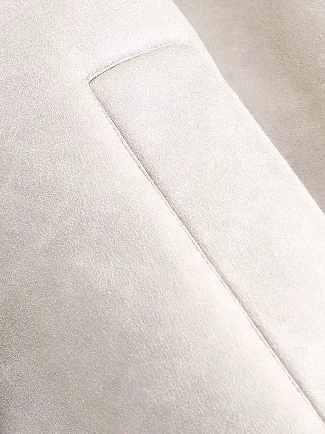 Casaco Feminino Oversized Peluciado em Couro PU com Botões e Bolsos - Viena