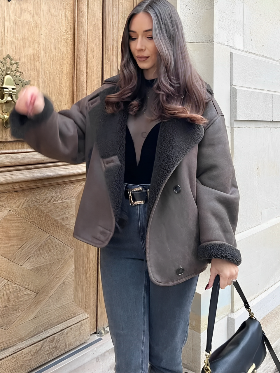 Casaco Feminino Oversized Peluciado em Couro PU com Botões e Bolsos - Viena