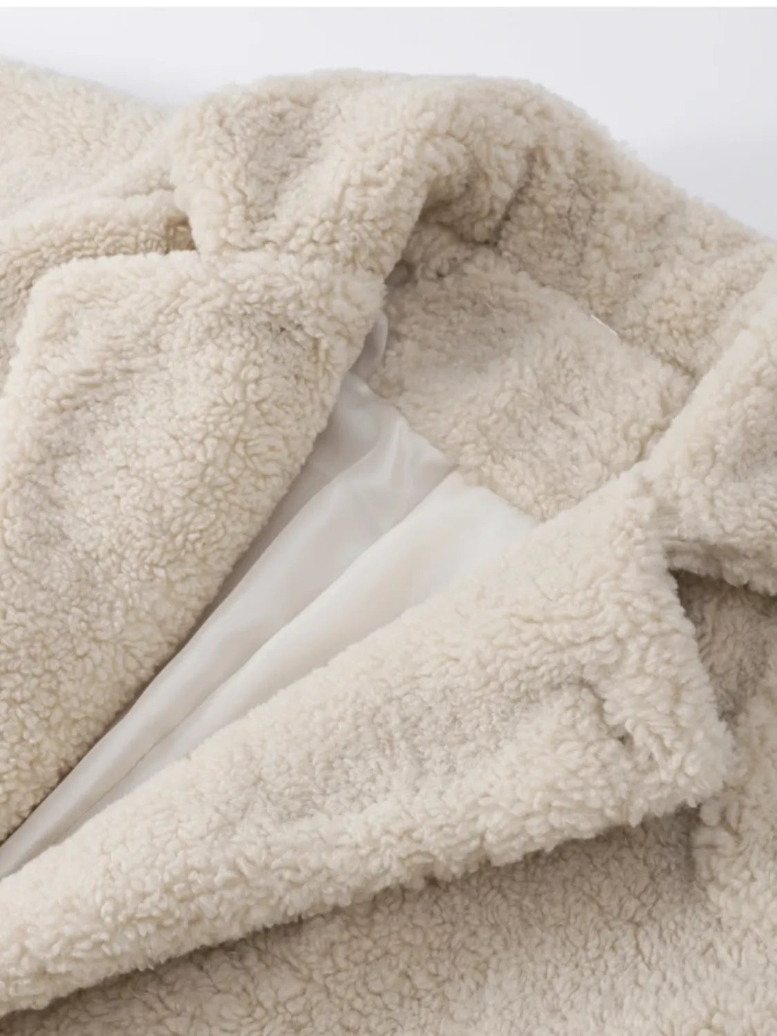 Casaco Feminino Teddy em Lã Peluciado com Bolsos - Aurora