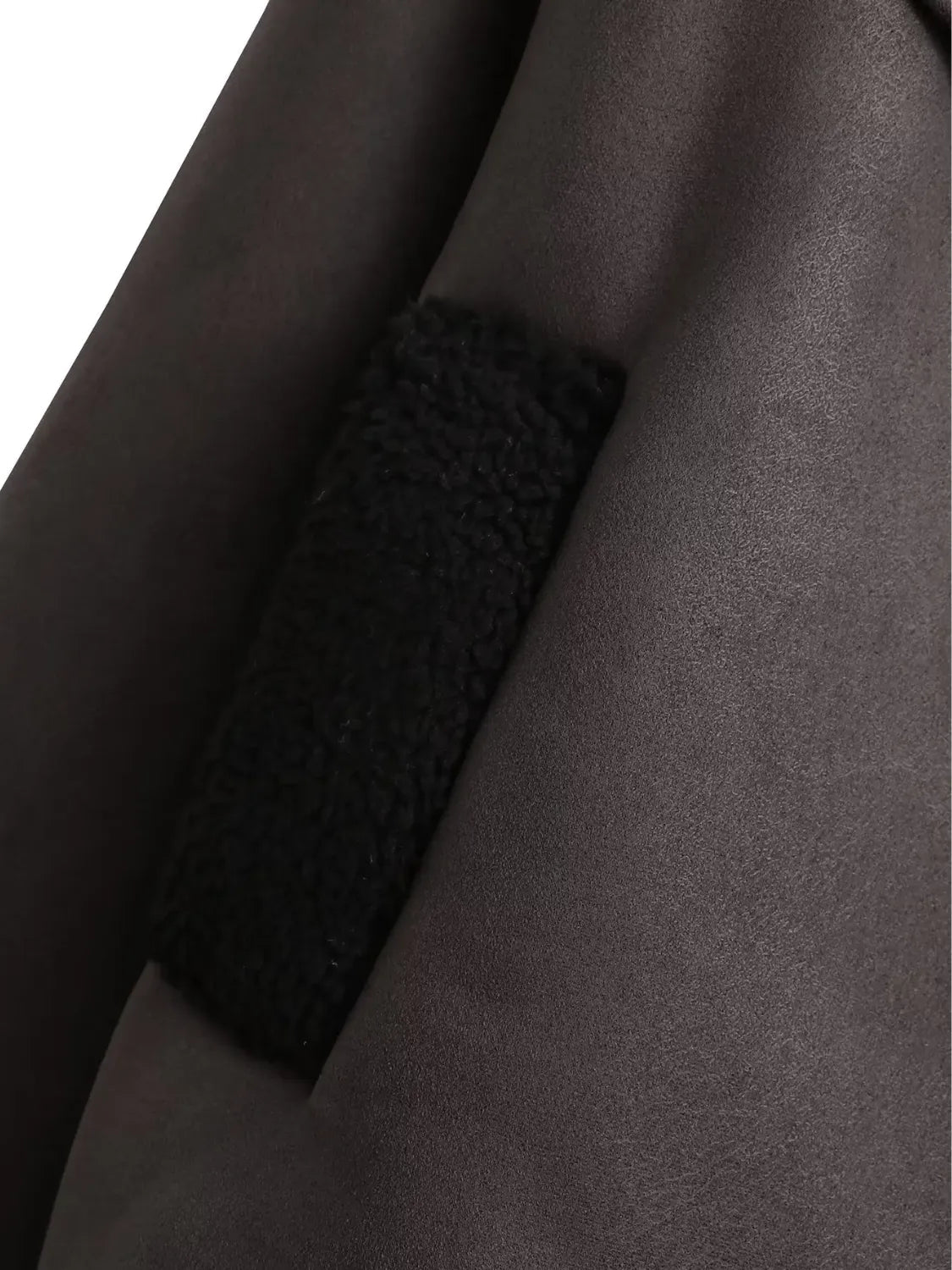 Casaco Feminino Oversized Peluciado em Couro PU com Botões e Bolsos - Viena