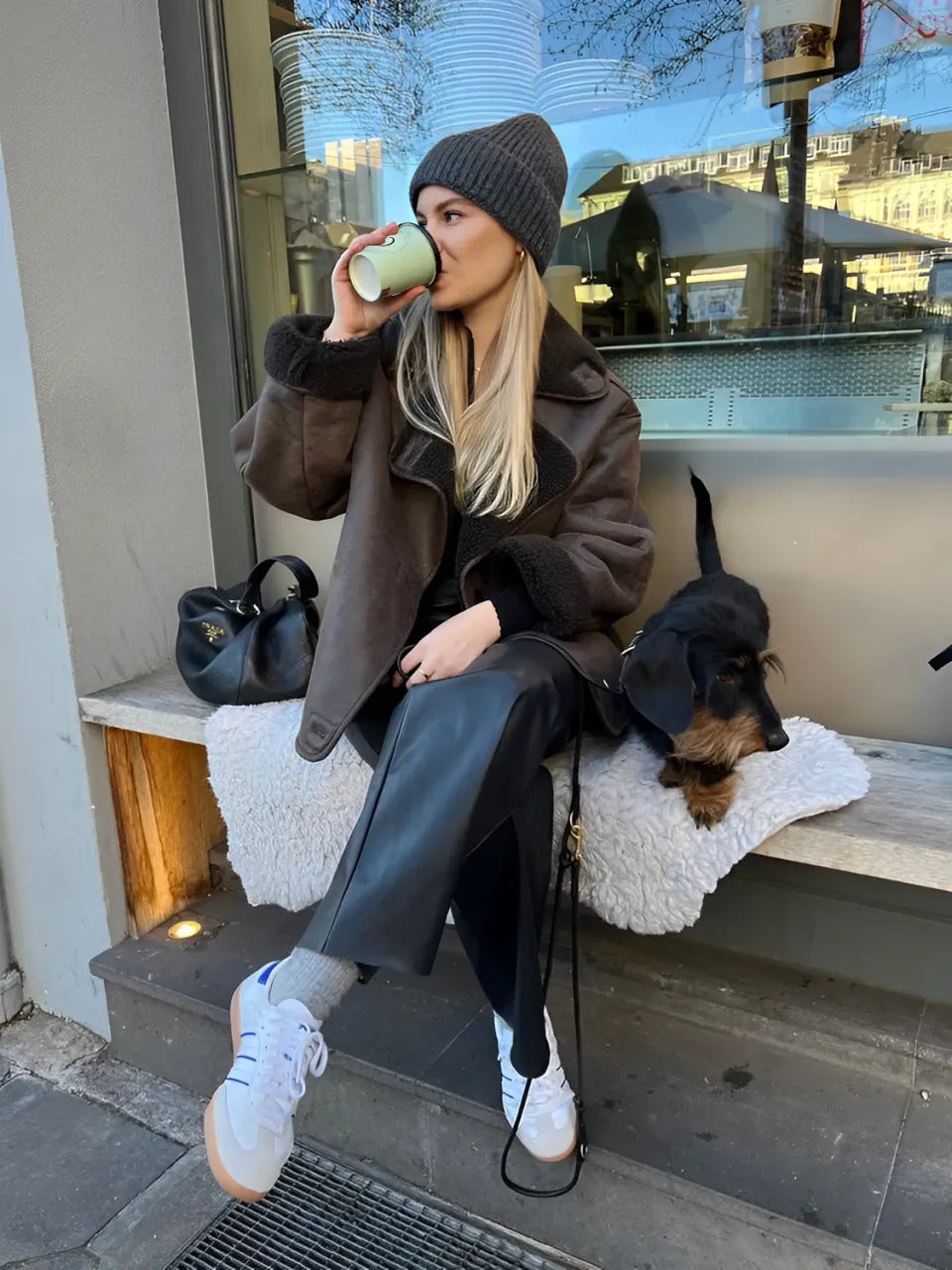 Casaco Feminino Oversized Peluciado em Couro PU com Botões e Bolsos - Viena