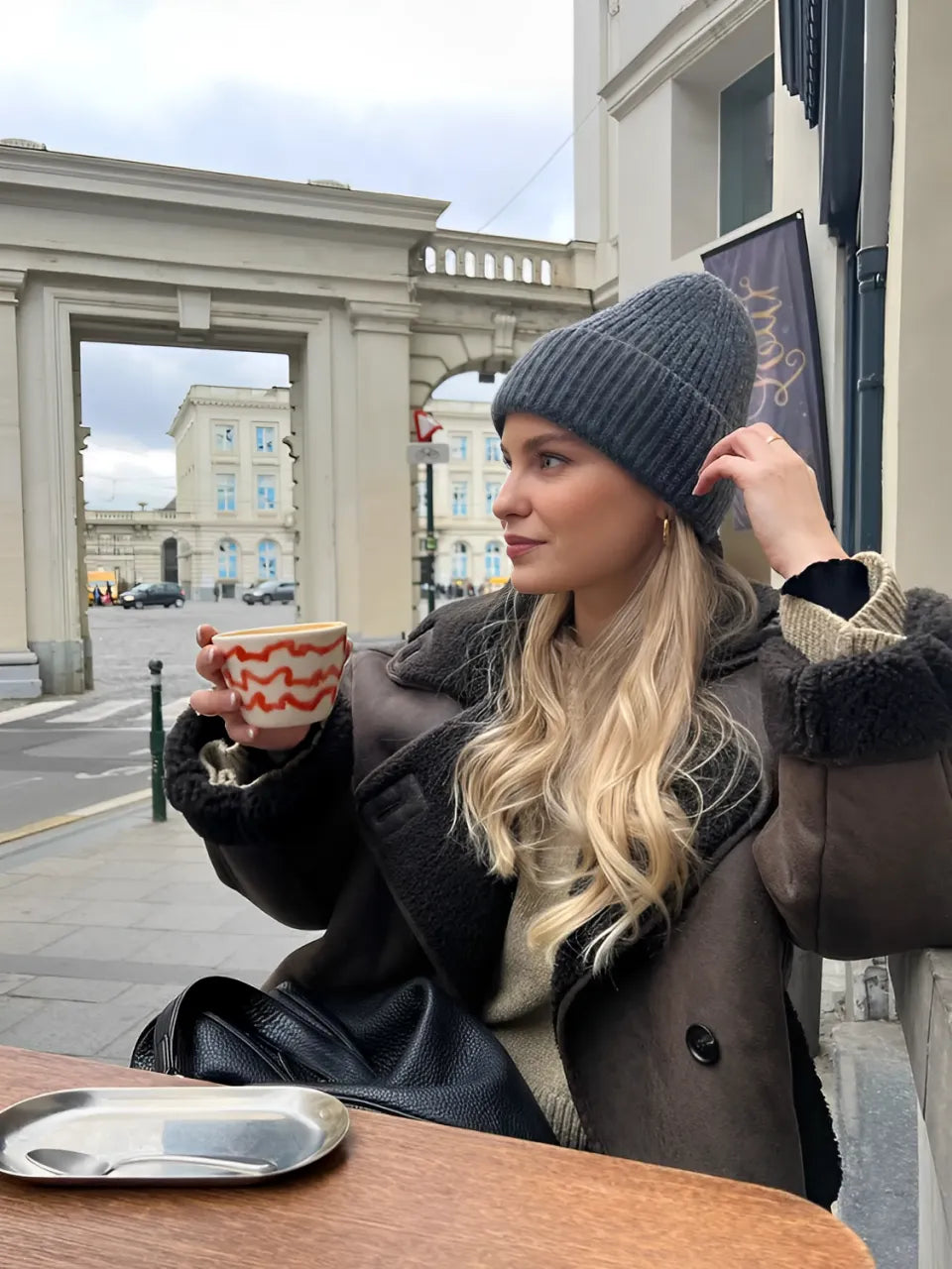 Casaco Feminino Oversized Peluciado em Couro PU com Botões e Bolsos - Viena