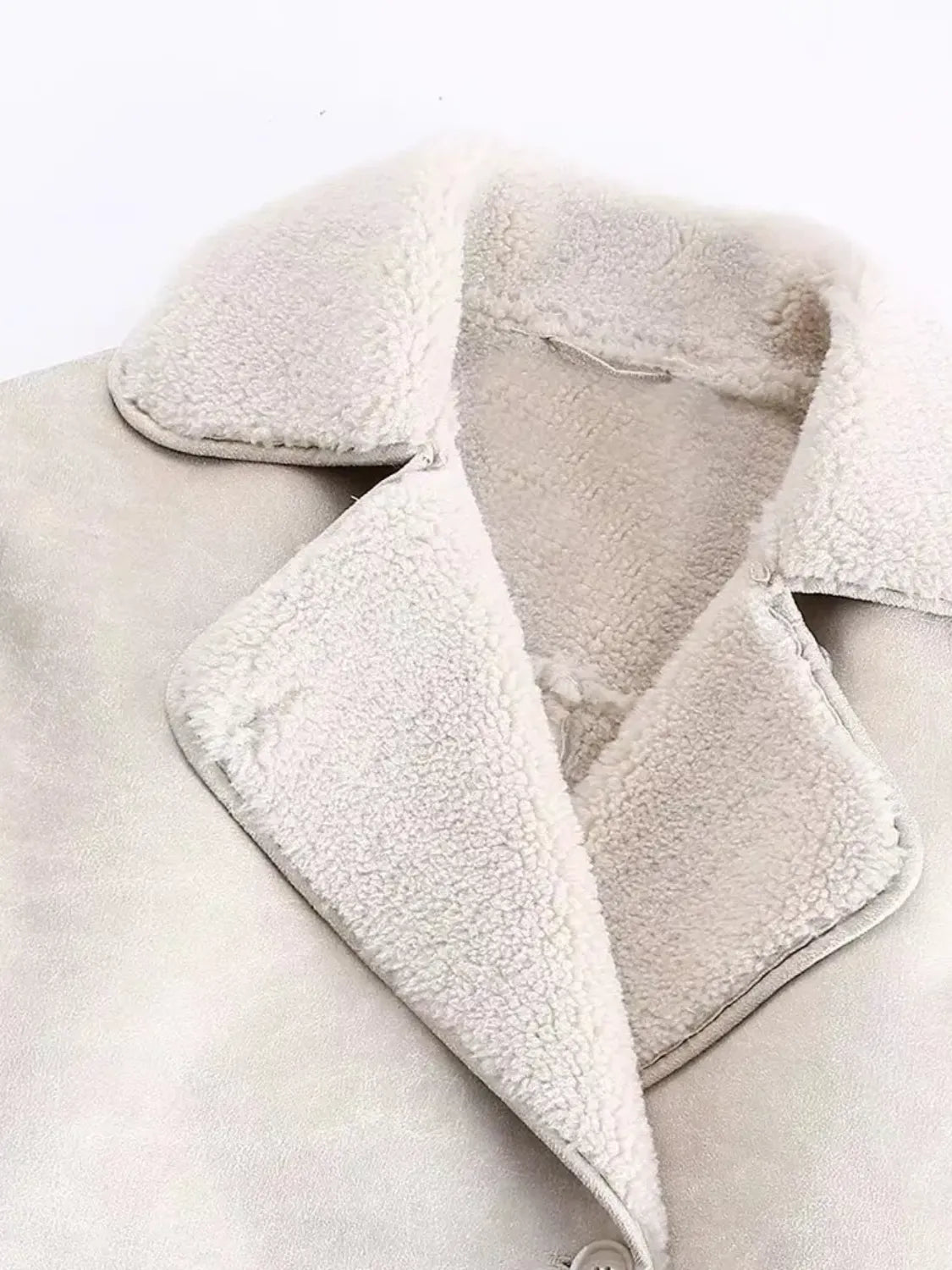 Casaco Feminino Oversized Peluciado em Couro PU com Botões e Bolsos - Viena