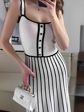 Vestido Feminino Midi Tricô Listrado com Modelagem Evasê - Estela