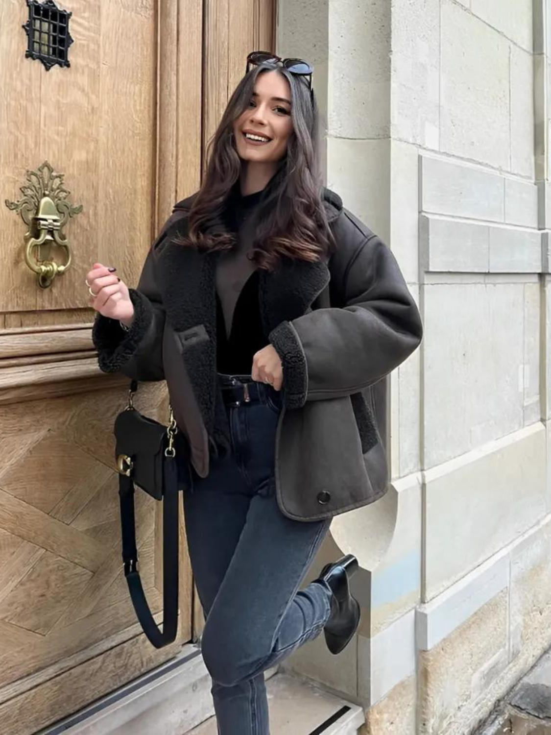 Casaco Feminino Oversized Peluciado em Couro PU com Botões e Bolsos - Viena