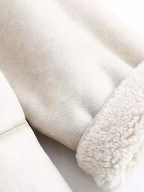 Casaco Feminino Oversized Peluciado em Couro PU com Botões e Bolsos - Viena