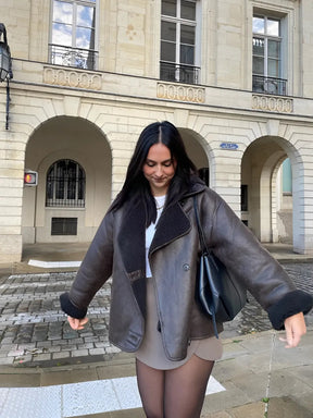 Casaco Feminino Oversized Peluciado em Couro PU com Botões e Bolsos - Viena
