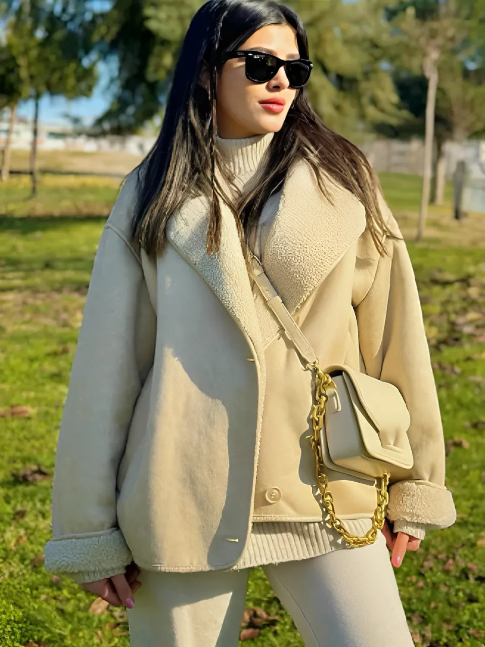 Casaco Feminino Oversized Peluciado em Couro PU com Botões e Bolsos - Viena